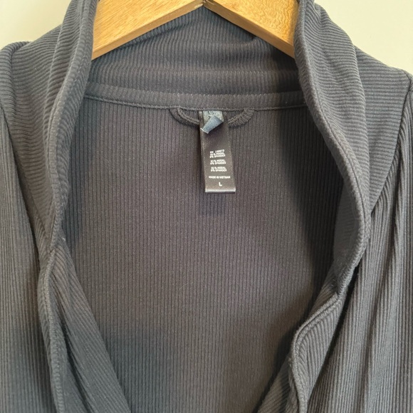 SKIMS SOFT LOUNGE PAJAMA SET - GUNMETAL GREY - Picture 3 of 7